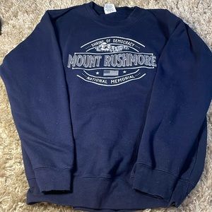 Mount Rushmore souvenir crewneck.